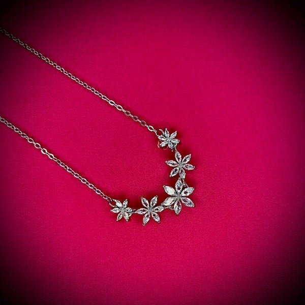 Collier Cérémonie – Strass & Perles