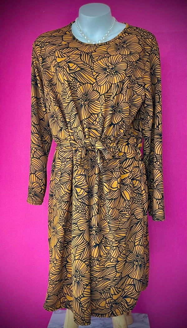 Robe Courte à Motifs – Un Style Intemporel