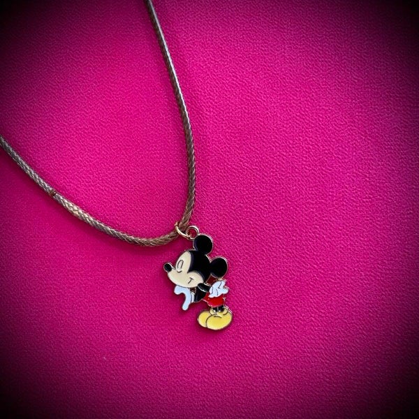 Collier DISNEY avec cordon de couleur aléatoire
