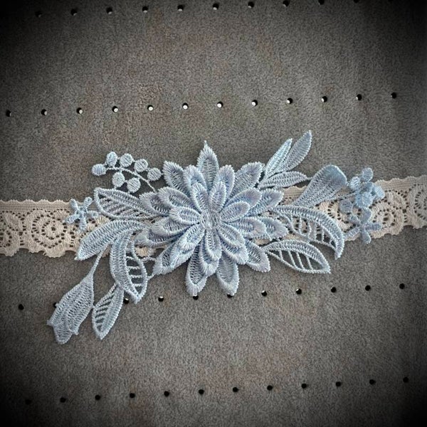 Jarretière Extensible en Dentelle Blanche – Accessoire Chic de Cérémonie