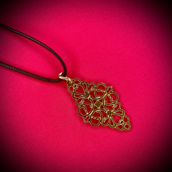 Collier BRELOQUE avec cordon de couleur aléatoire