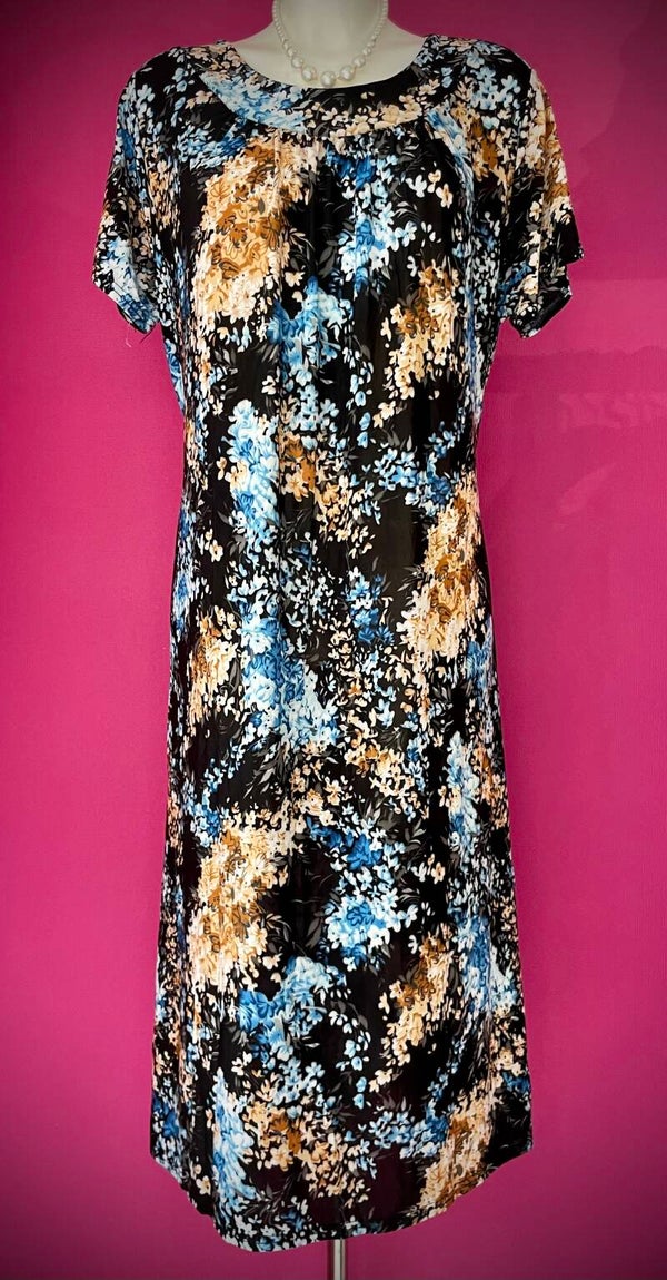 Robe Longue à Motifs – Élégance et Raffinement
