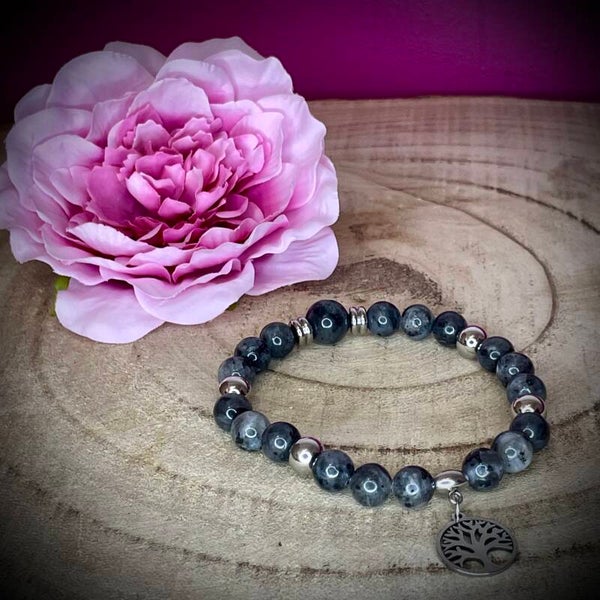 Bracelet en pierres naturelles et motif arbre de vie