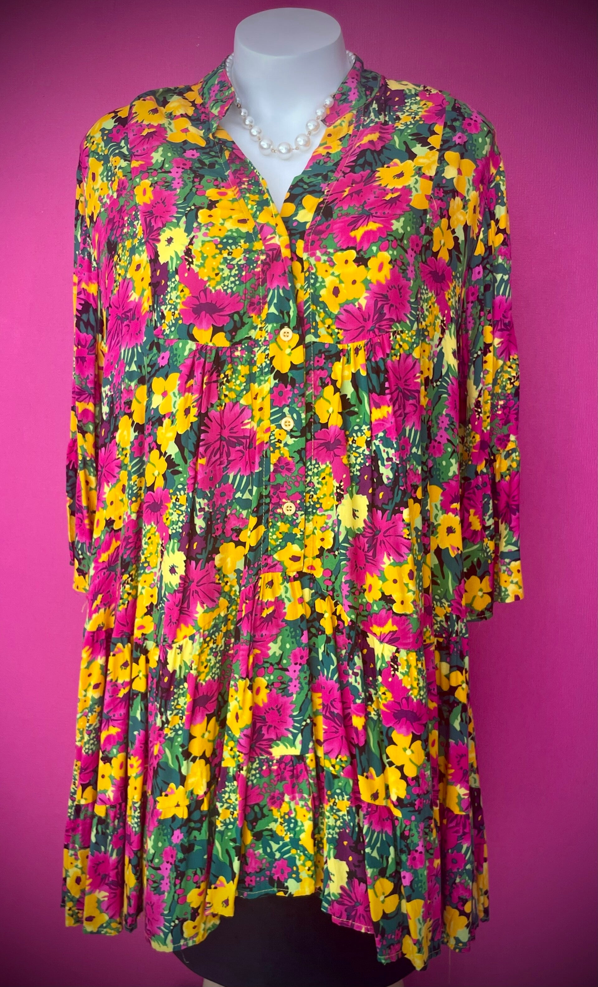 Robe Courte à Motifs – Un Style Intemporel