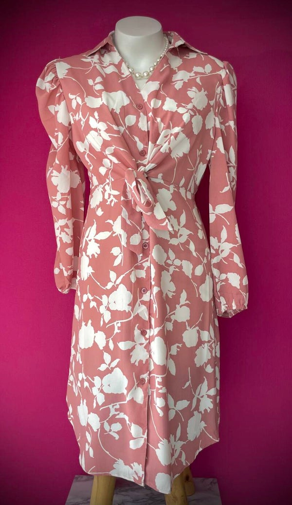 Robe Courte à Motifs – Un Style Intemporel