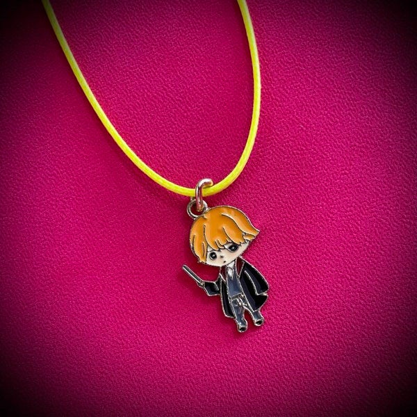 Collier DISNEY avec cordon de couleur aléatoire