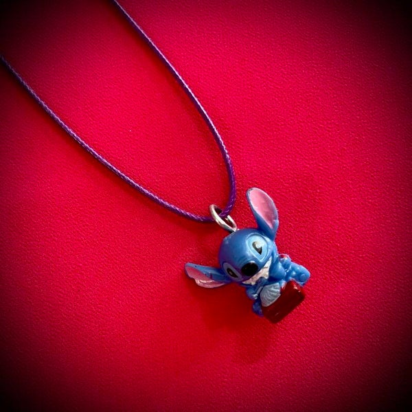 Collier DISNEY avec cordon de couleur aléatoire
