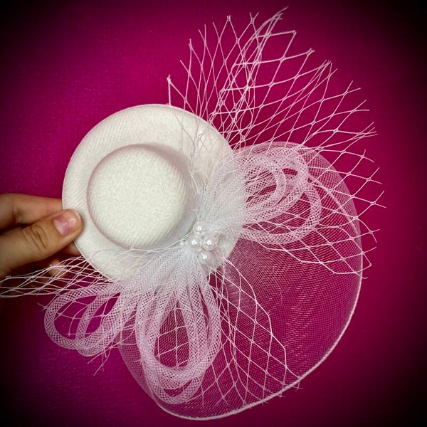 Chapeau à pince pour cheveux