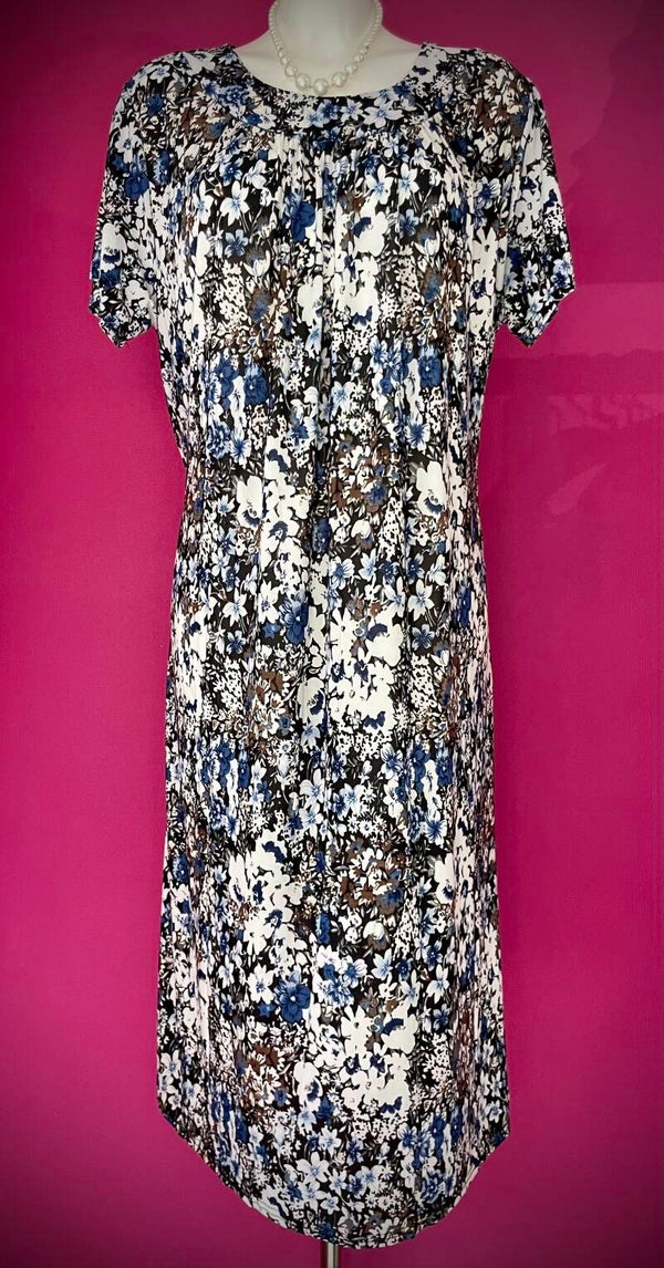 Robe Longue à Motifs – Élégance et Raffinement