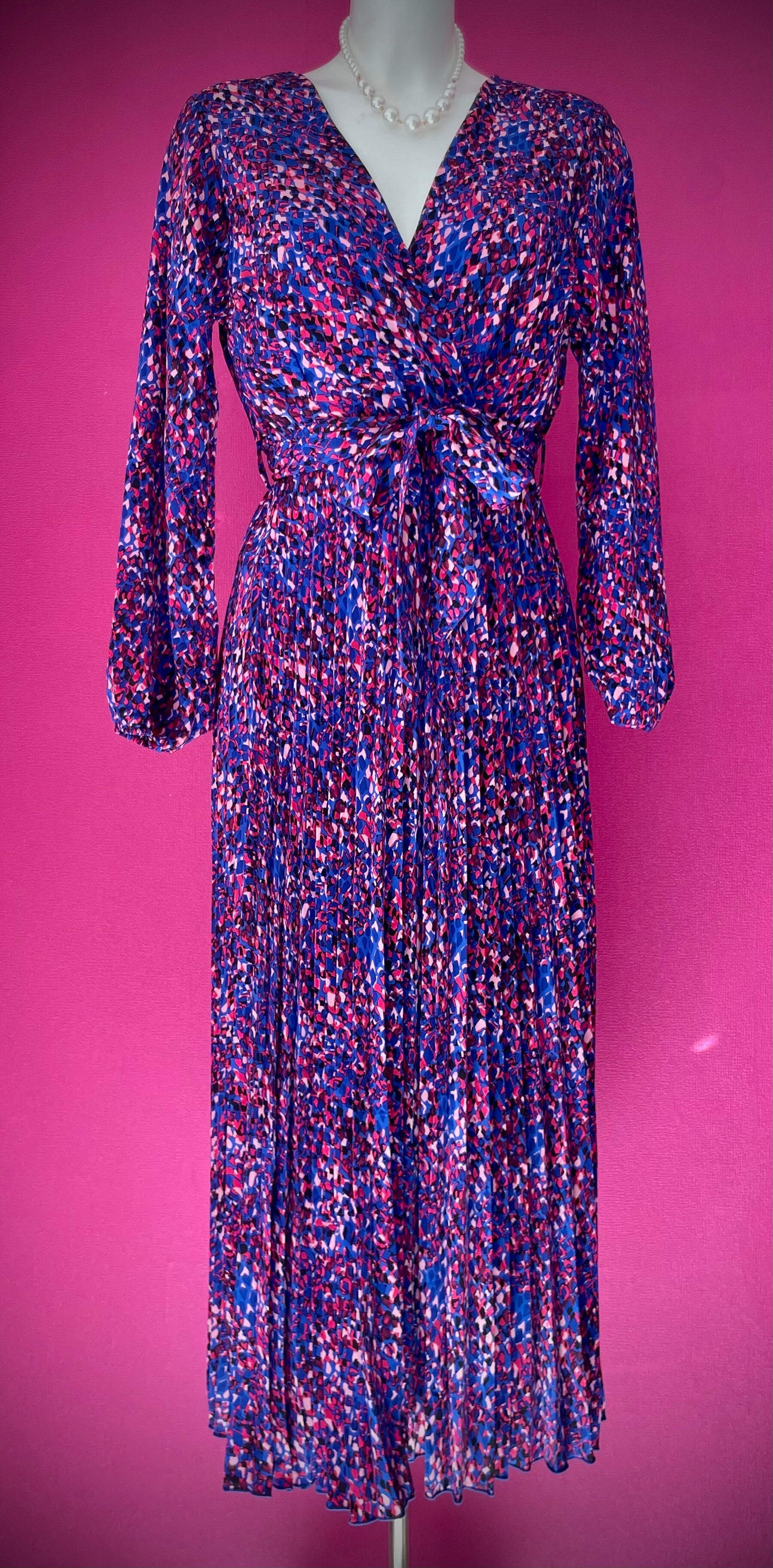 Robe Longue à Motifs – Élégance et Raffinement