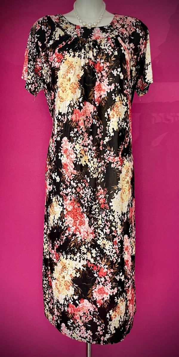Robe Longue à Motifs – Élégance et Raffinement