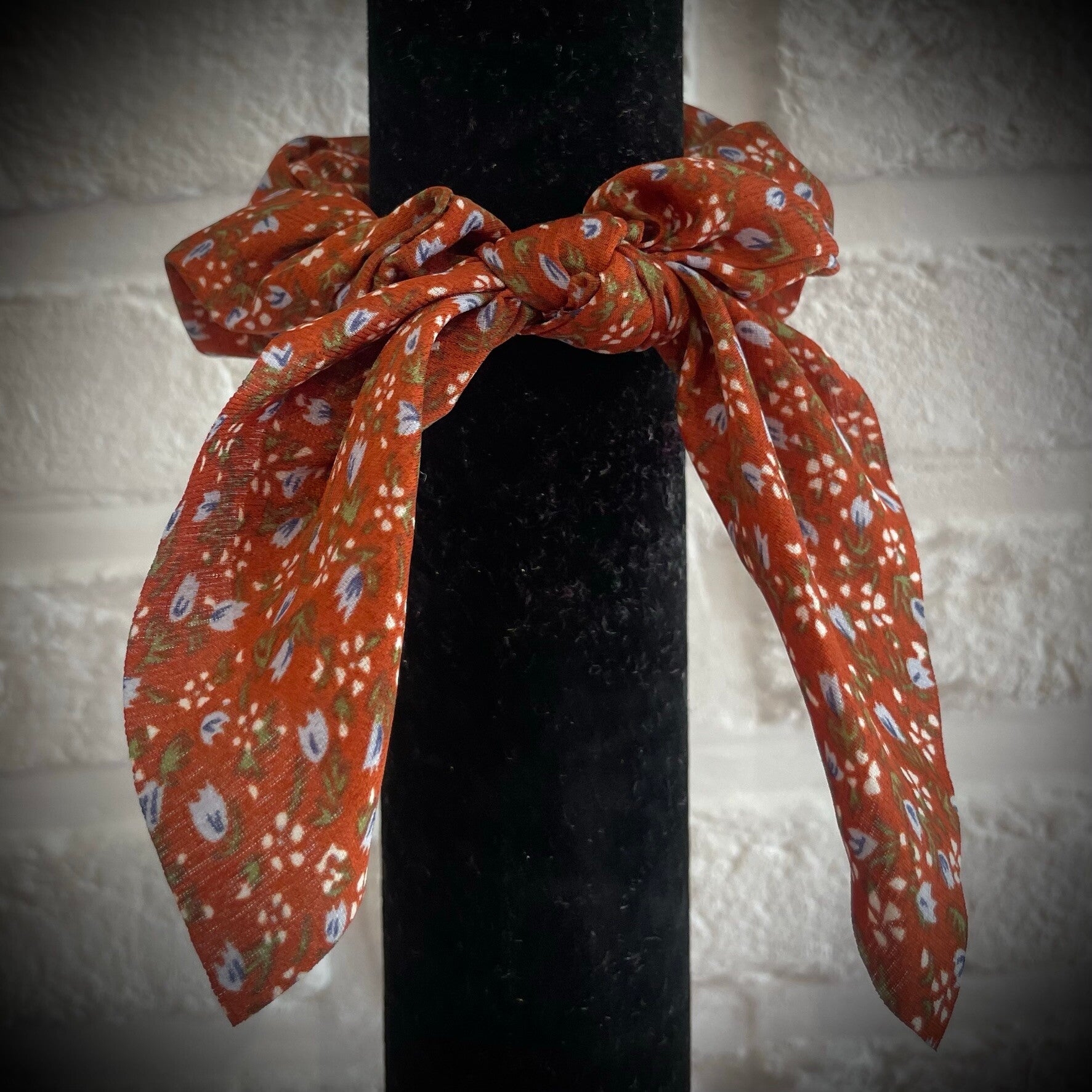 Chouchou individuel en satin avec nœud