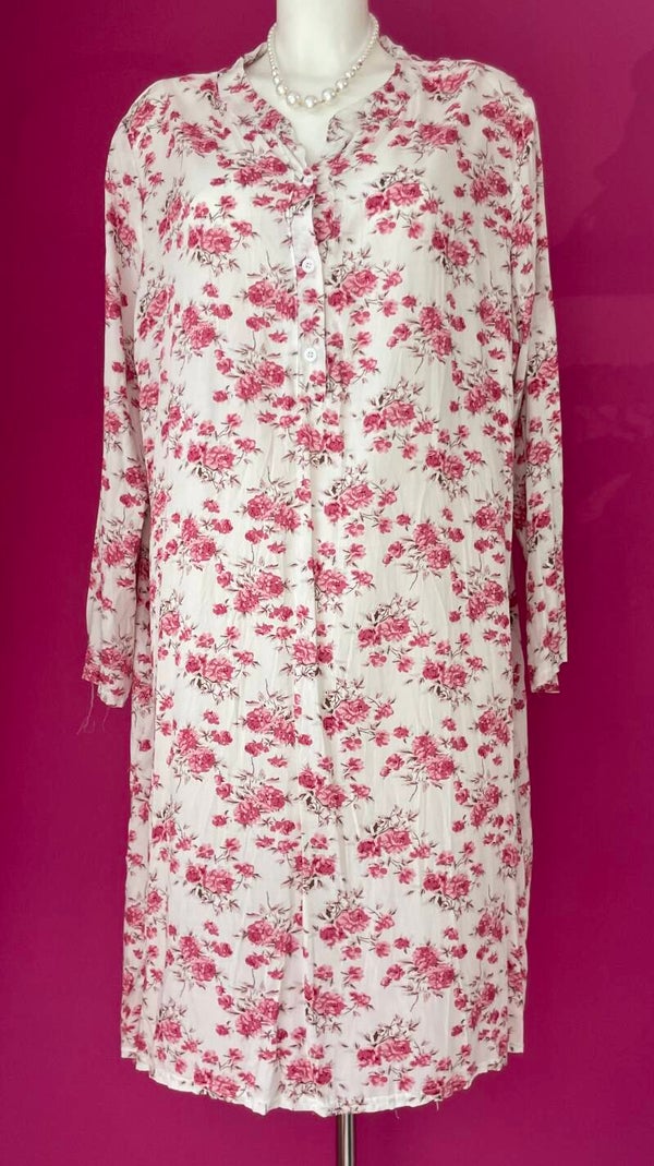 Robe Longue à Motifs – Élégance et Raffinement