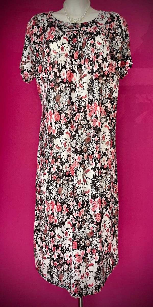 Robe Longue à Motifs – Élégance et Raffinement
