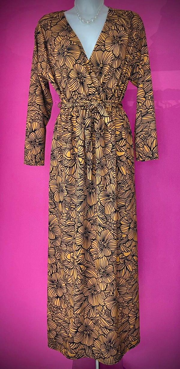 Robe Longue à Motifs – Élégance et Raffinement