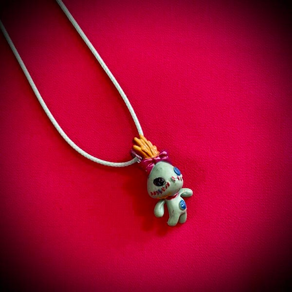 Collier DISNEY avec cordon de couleur aléatoire