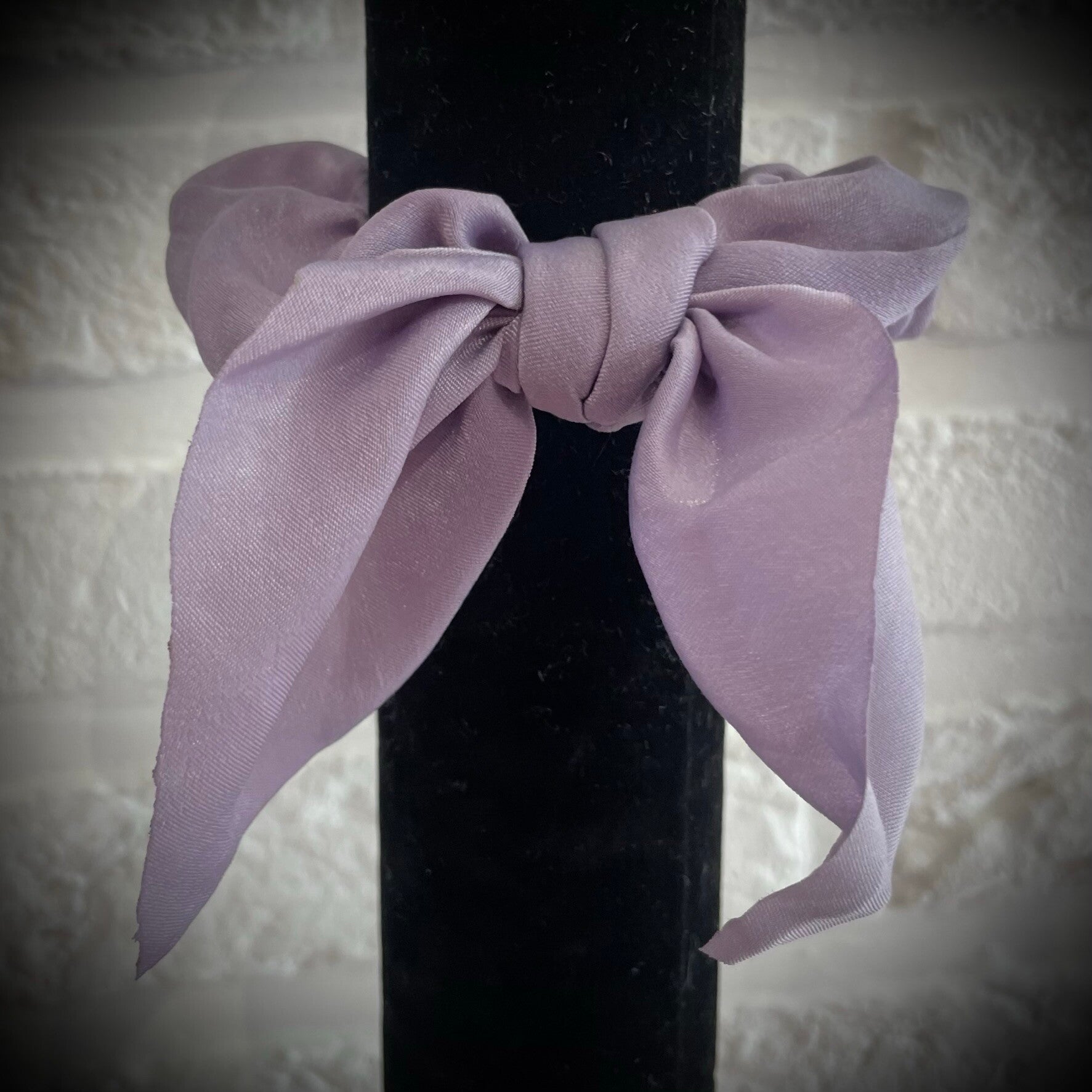 Chouchou individuel en satin avec nœud