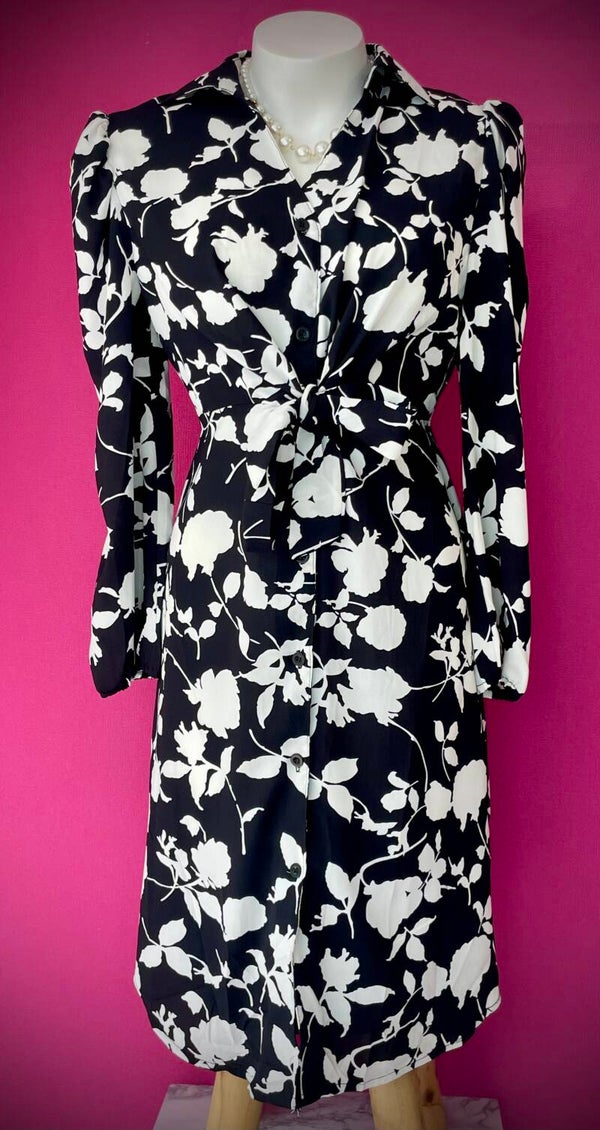 Robe Courte à Motifs – Un Style Intemporel