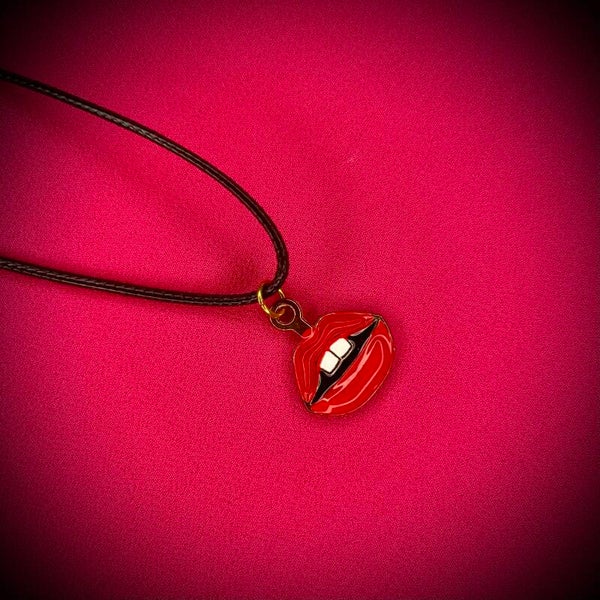 Collier BRELOQUE avec cordon de couleur aléatoire