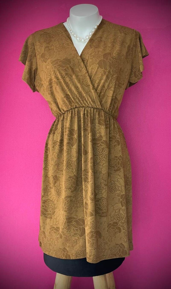 Robe Courte à Motifs – Un Style Intemporel