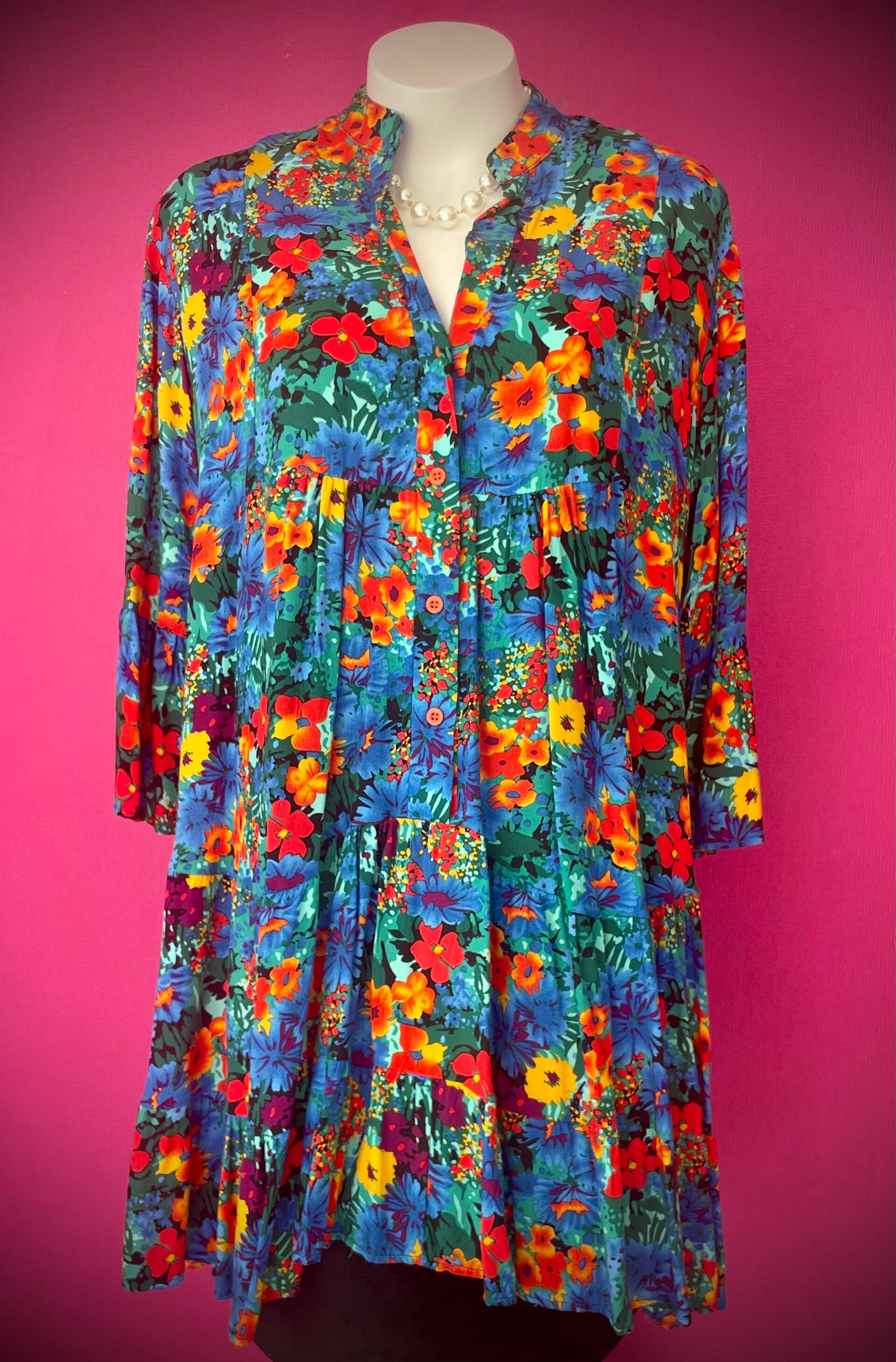 Robe Courte à Motifs – Un Style Intemporel