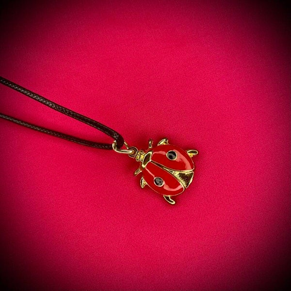 Collier BRELOQUE avec cordon de couleur aléatoire