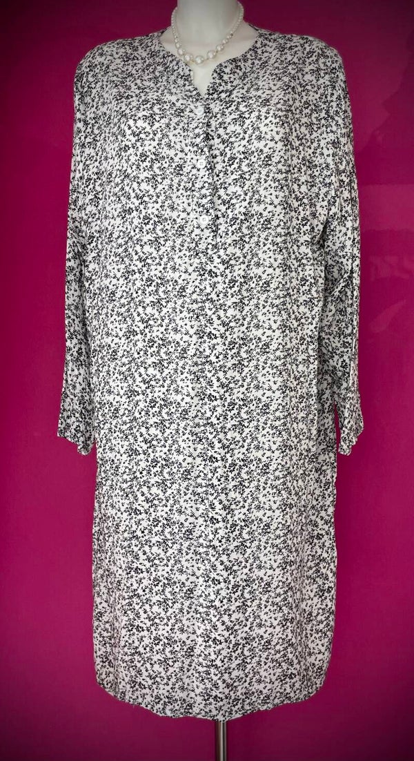 Robe Longue à Motifs – Élégance et Raffinement