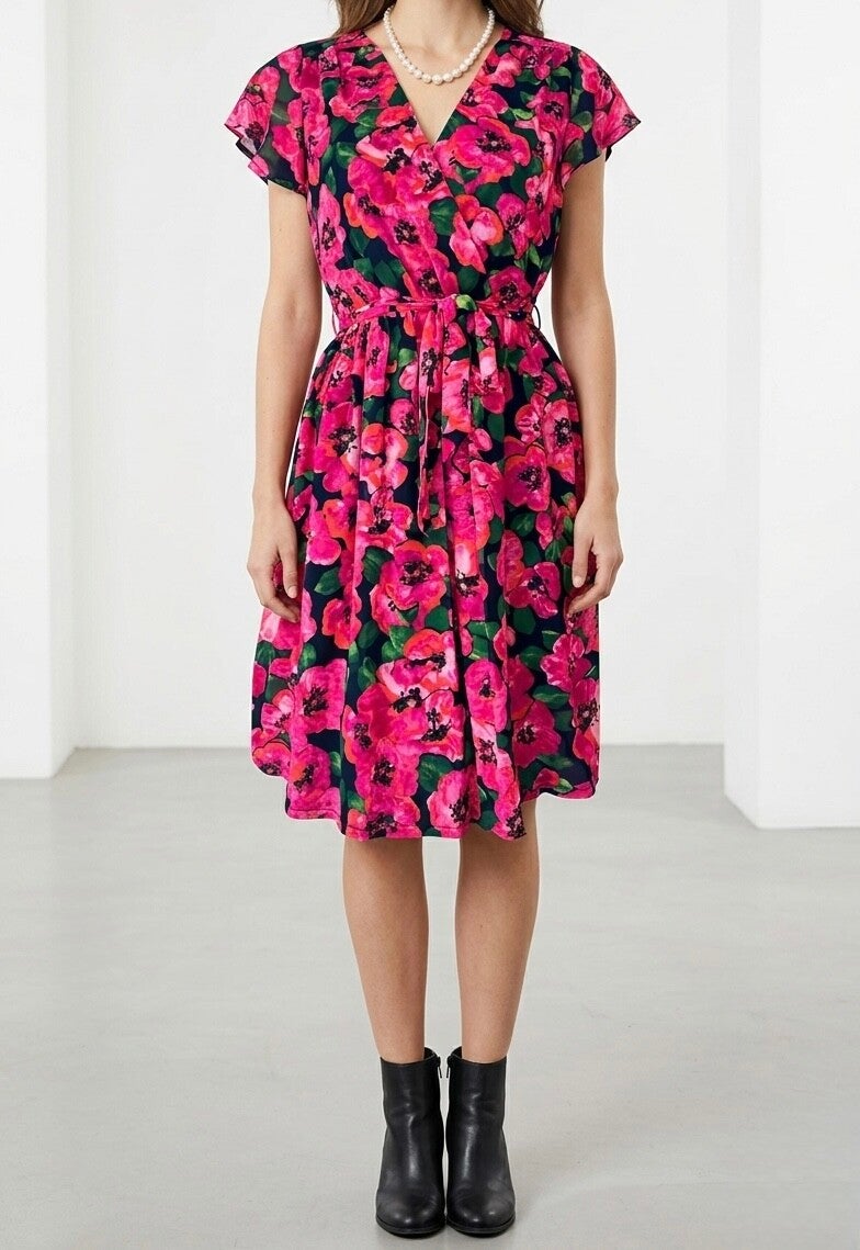 Robe Courte à Motifs – Un Style Intemporel