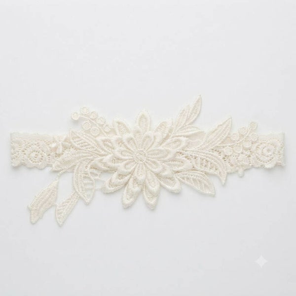 Jarretière Extensible en Dentelle Blanche – Accessoire Chic de Cérémonie