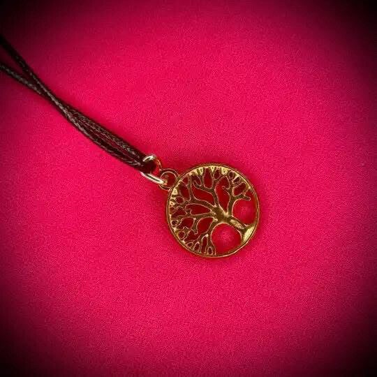 Collier BRELOQUE avec cordon de couleur aléatoire