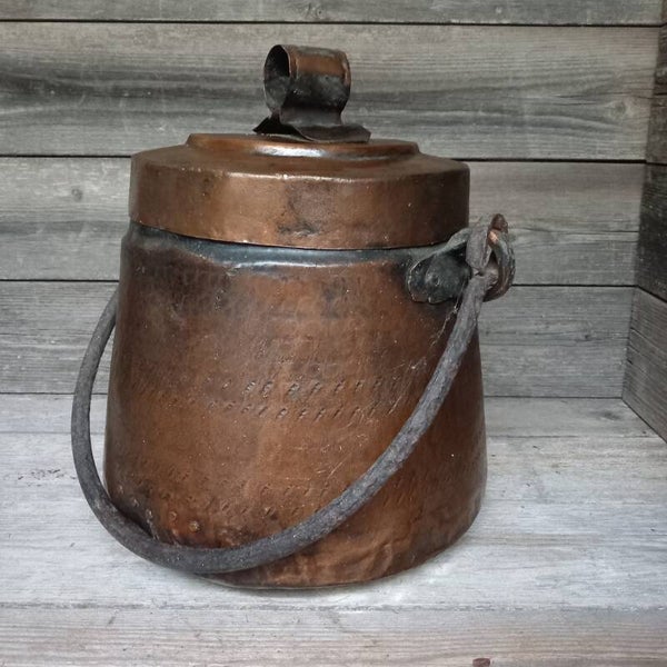 Koperen doofpot voor bij de haard, schoorsteenketel, fraaie details.