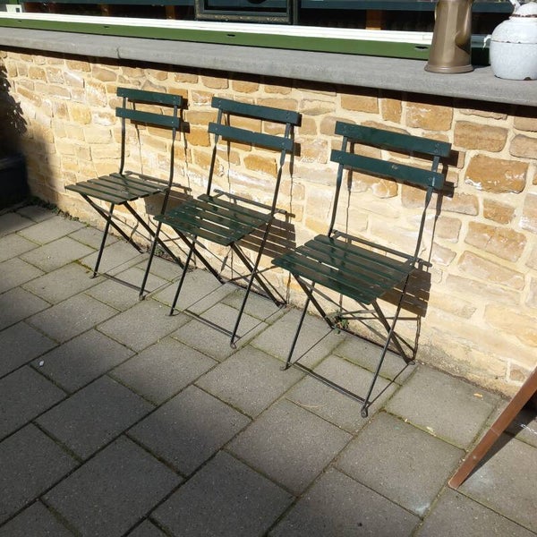 Diepgroene metaal/houten bistrostoeltjes