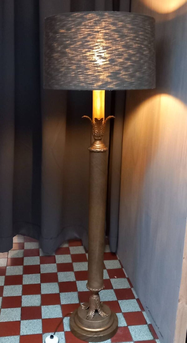 Klassieke staande lamp, hoogte incl kap 138 cm.