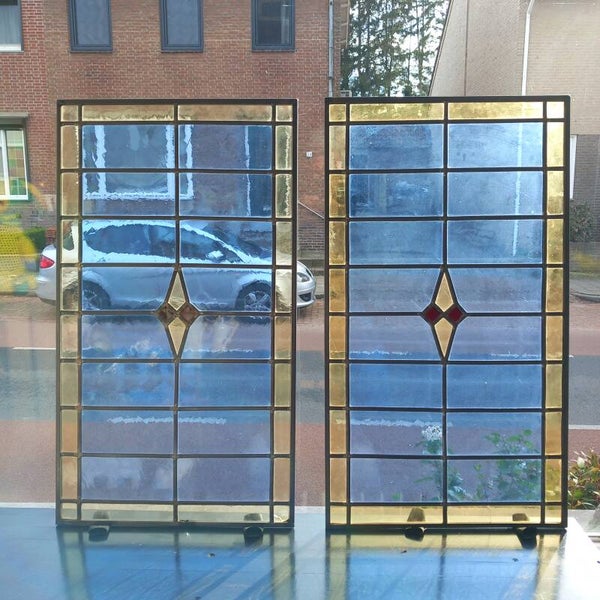 Set van 2 Grote glas in lood ramen, in stevig stalen frame,