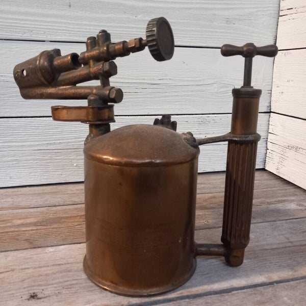 Antieke koperen petroleumbrander, inhoud vaatje 1 ltr.