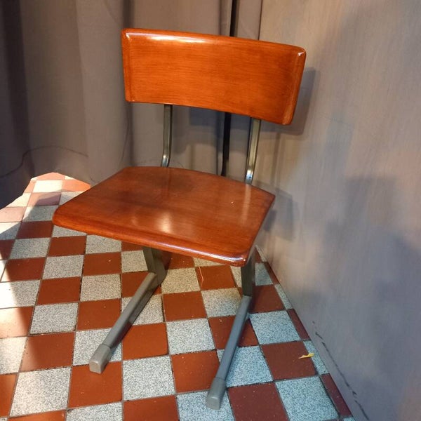 Vintage industrieel kinder schoolstoeltje.