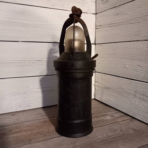 Oude gietijzeren industriele mijnlamp / potlamp.