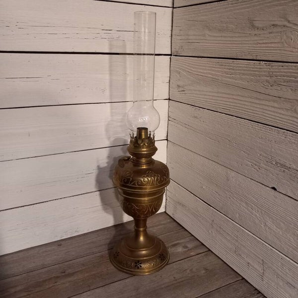 Antieke koperen olielamp, in zeer nette staat.