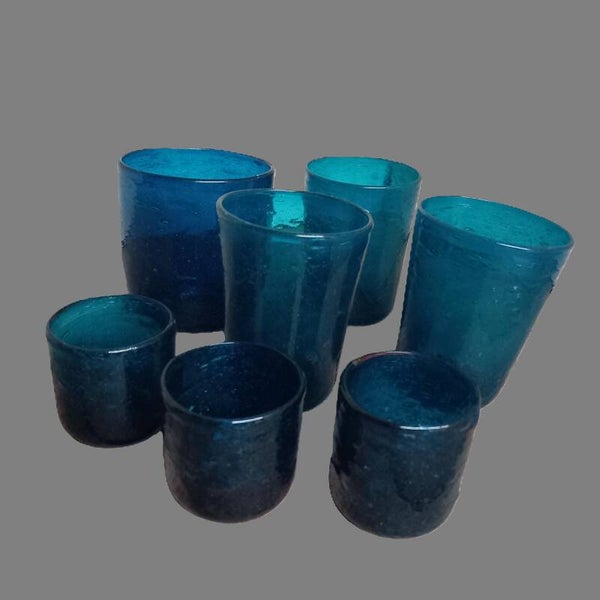 Set van 7 blauwe frisdrankglazen