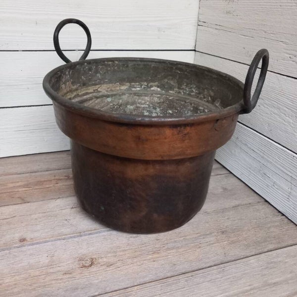 Koperen ketel / pot met afwijkende vorm.