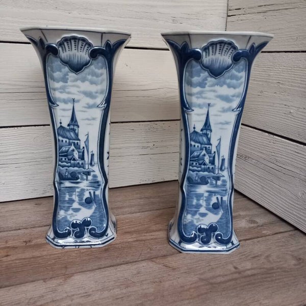 Set van 2 Delfts blauwe vazen, door Petrus Regout, Maastricht.