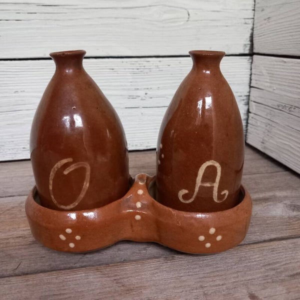 Aardewerken olie / azijn setje.