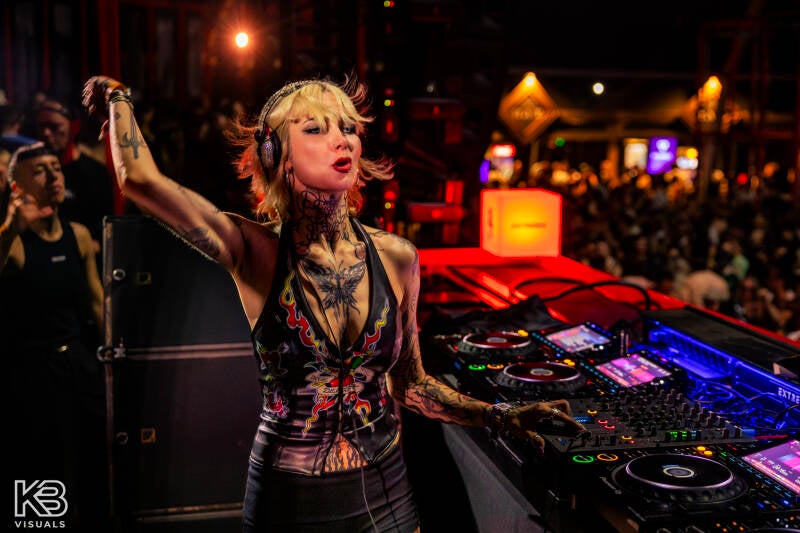 extrema-by-kbvisuals-339-standard.jpg
