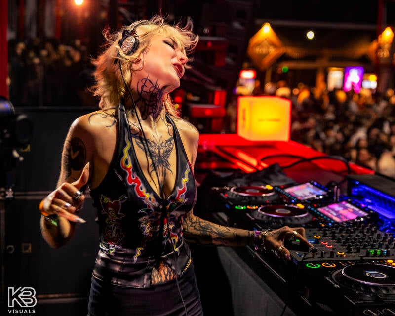 extrema-by-kbvisuals-340-standard.jpg