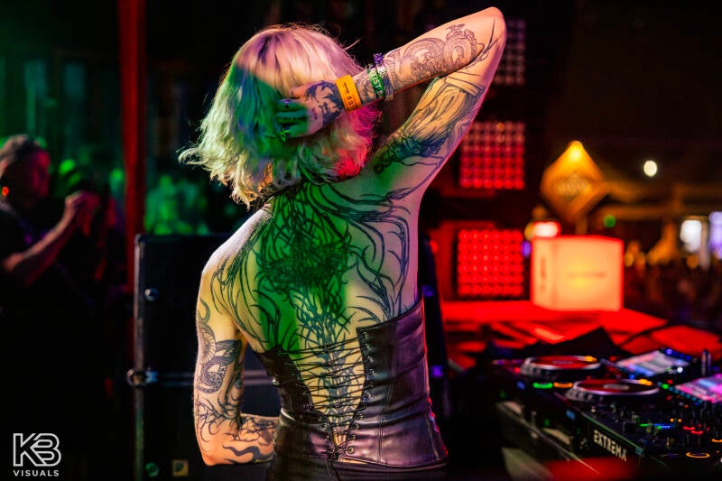 extrema-by-kbvisuals-350-standard.jpg