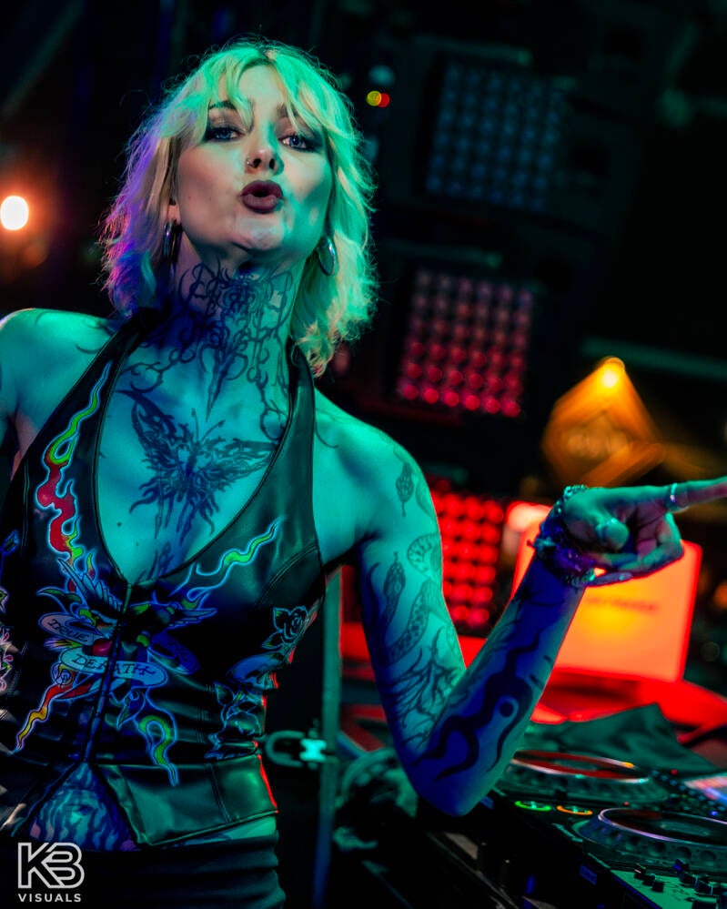 extrema-by-kbvisuals-352-standard.jpg
