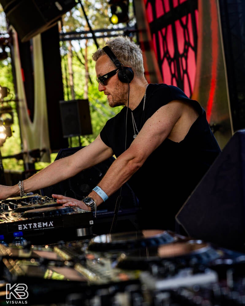 extrema-by-kbvisuals-399-standard.jpg
