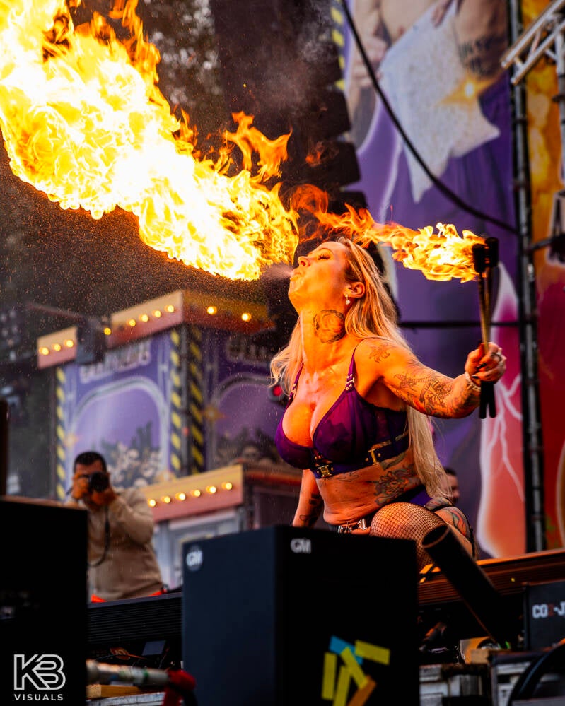 kkchollandhott-188-standard.jpg