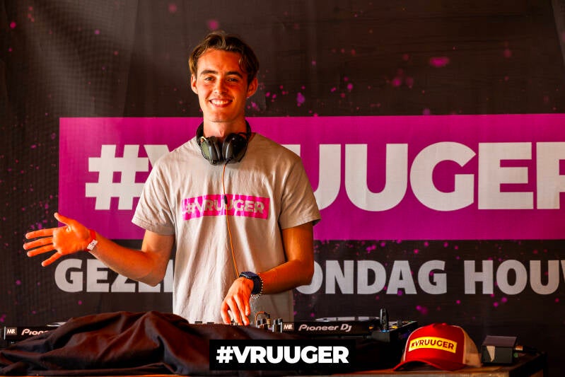 vruuger3aug-35-standard.jpg