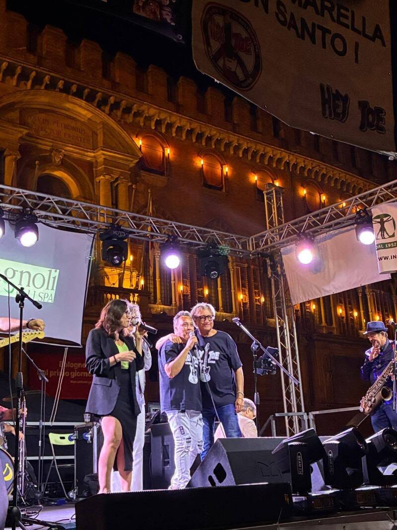 HEY JOE 2025 BOLOGNA PIAZZA MAGGIORE-standard.jpg